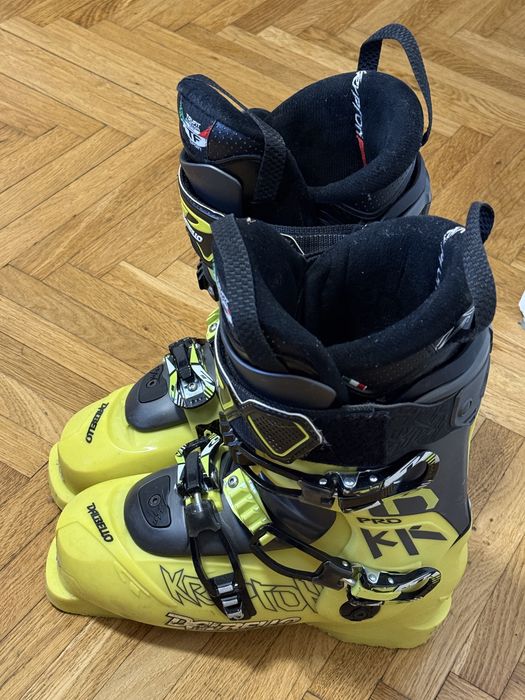Vând clăpari ski Dalbello Krypton VPro – Flex 130 – Mondo 26 / EU 40