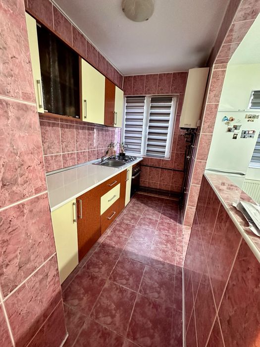Inchiriez apartamnet cu 3 camere