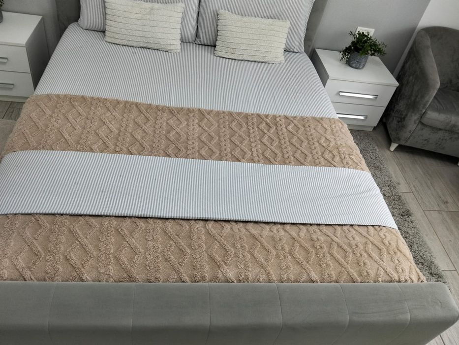 Pat tapițat matrimonial