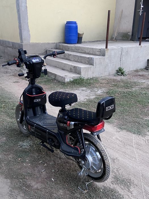 Продаю Скутер ск 8