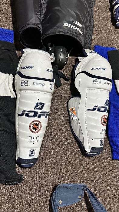 Продам хоккейный костюм