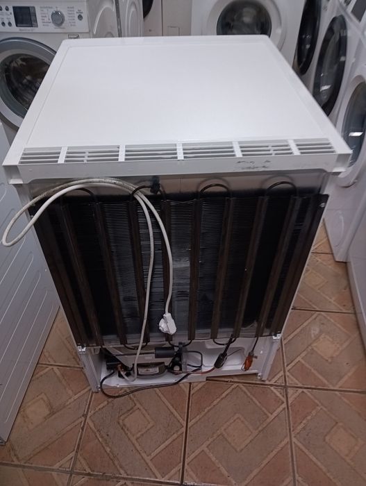 Като нов малък хладилник с вътрешна камера Liebherr  с две години гаранция!