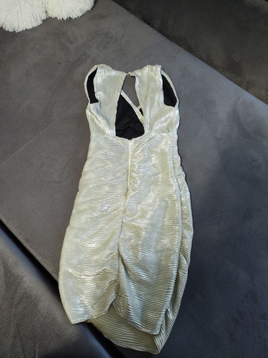 Rochie argintie cu spatele gol