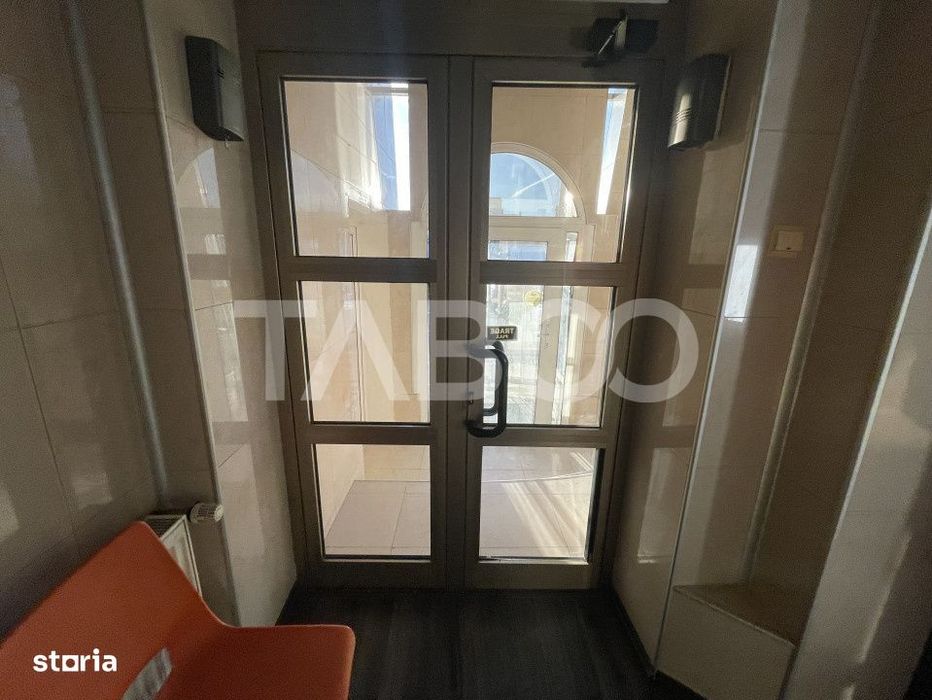 Spatiu comercial la strada 3 camere 150 mpu curte parcari Terezian