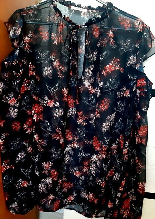 Продам два пакета женской одежды