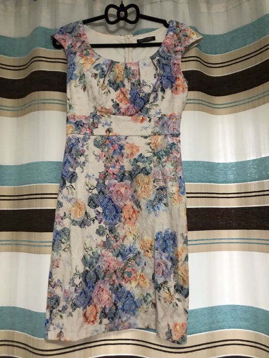 Rochii mărimea M, în condiții bune.