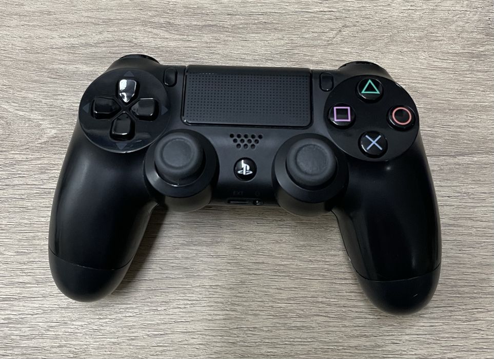 Playstation 4 PRO/PS4 PRO - 1TВ с два джойстика