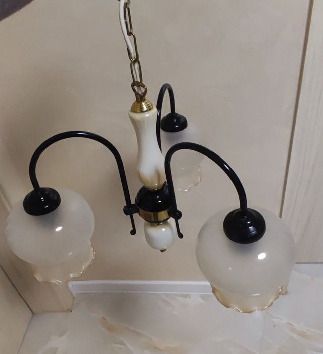 Запазен полилей изработен от метал и порцелан