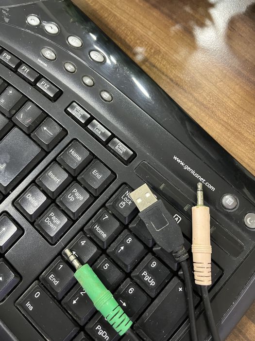 Продам клавиатуру GENIUS