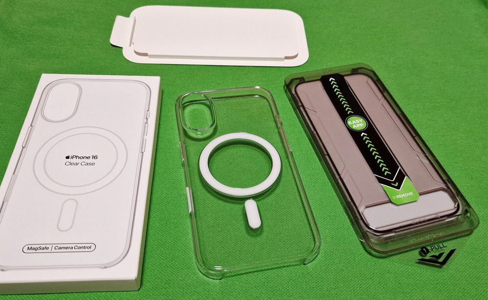 Husa originala iPhone 16,cu folie sticla Ultra Hybrid.