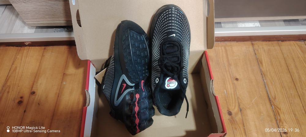 Дамски NIKE AIR MAX DN в черно и червено  37.5 номер  23.5см е стелкат