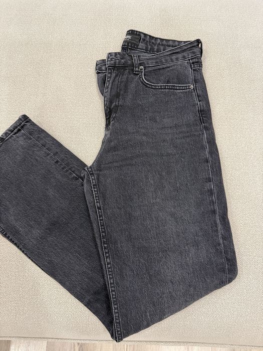 Серые джинсы прямого кроя