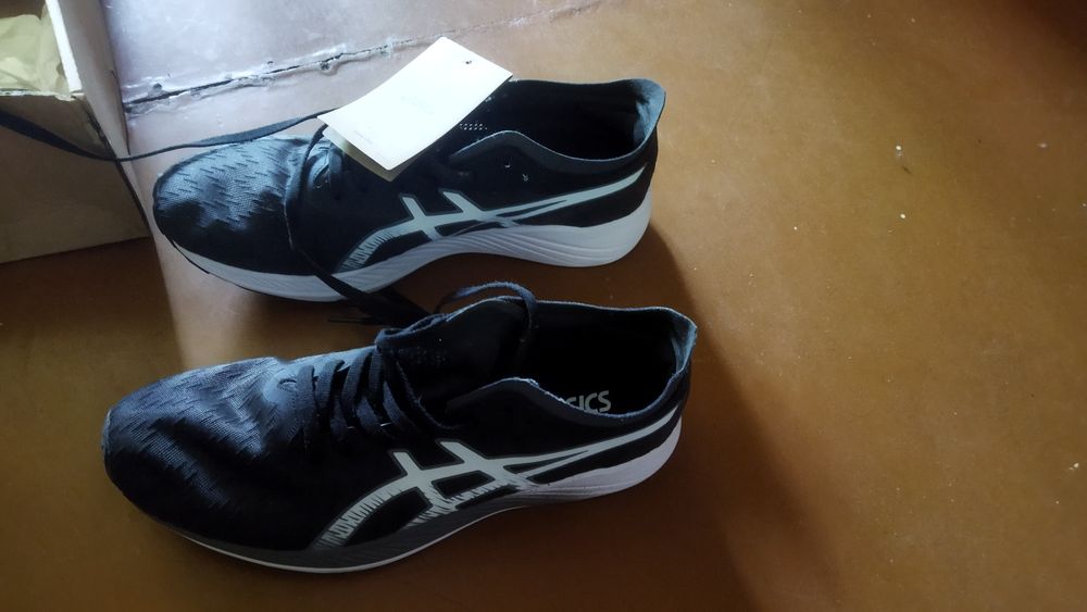 Кроссовки для бега.