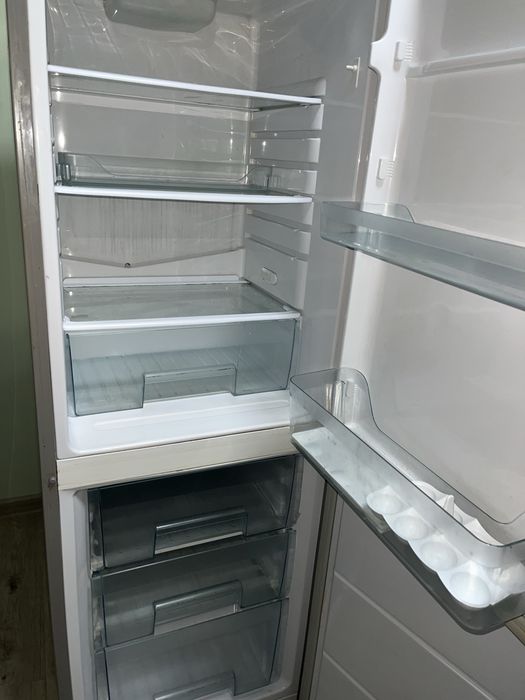 Холодильник Samsung