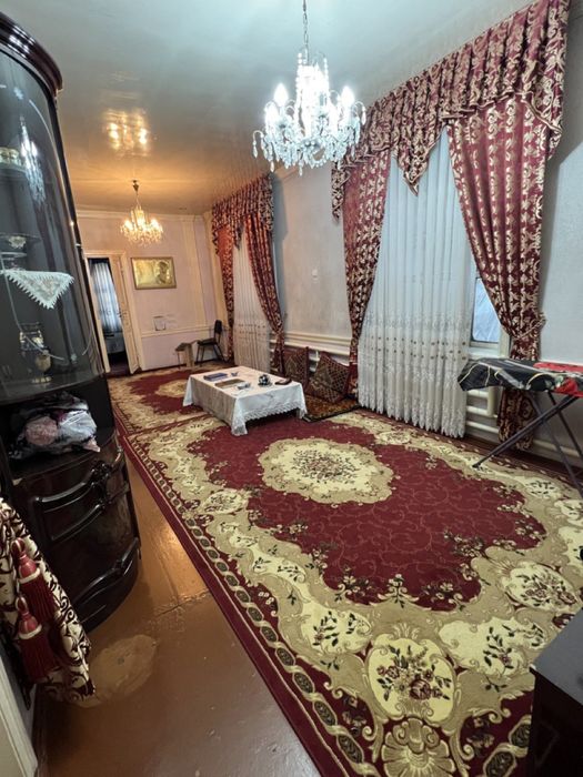 Toshkent shahar,Olmazor tn 2,44 sotix, 8 ta xonasi bor hovli sotiladi