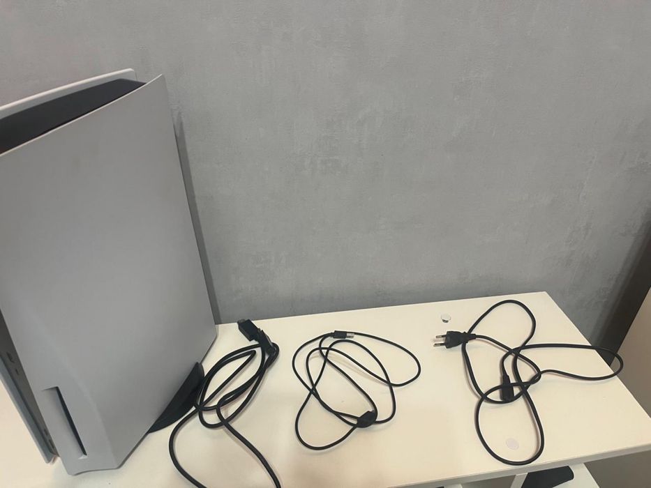 Продам Sony PlayStation 5