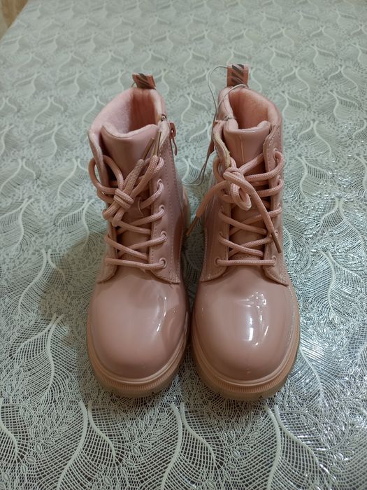 Ботинки новые для девочек.