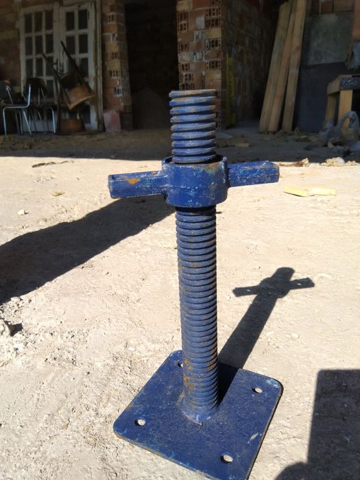 Вилици и триноги за кофраж и аксесоари