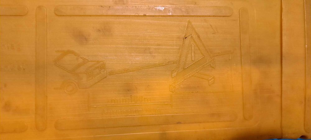 Авариен светлоотразителен триъгълник