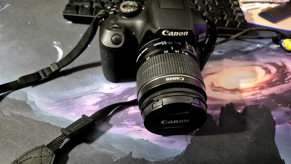 Se vinde Canon Eos 2000d,folosit foarte putin