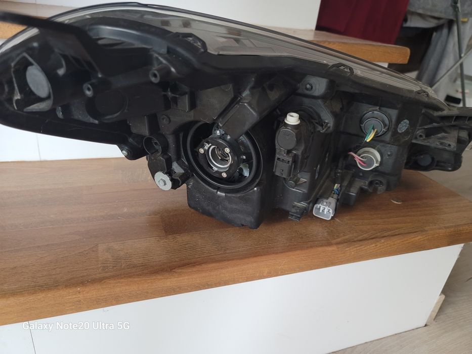 Far stanga nou original toyota yaris 2017-2020