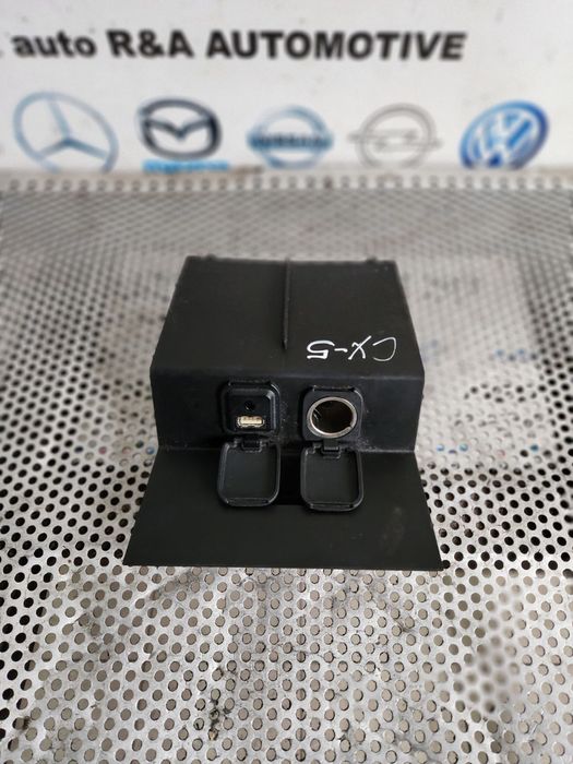 Bricheta Priza Auxiliar USB Mazda CX5 An 2013-2014-2015-2016-2017 Dezmembrez Mazda CX5 2.2 Diesel S