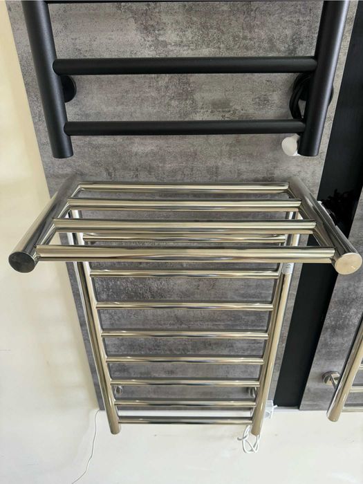 Полотенцесушитель с большой полочкой от производителя с гарантией.