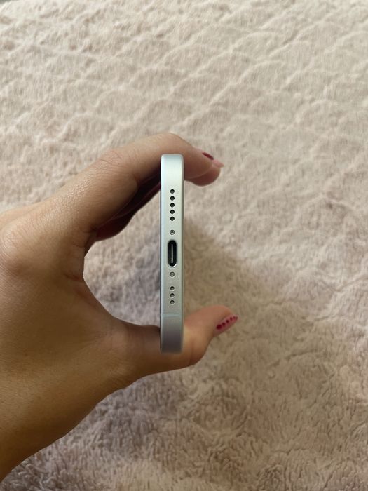 Iphone 17 alb încă în garanție