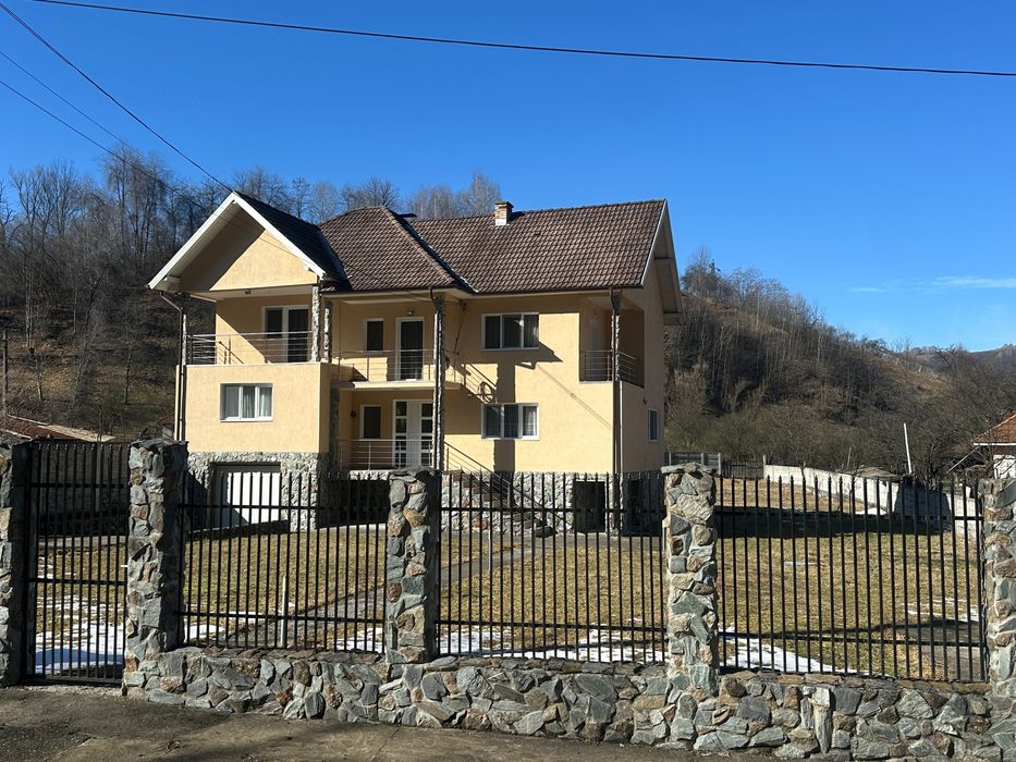 House in Cimpa - View 2