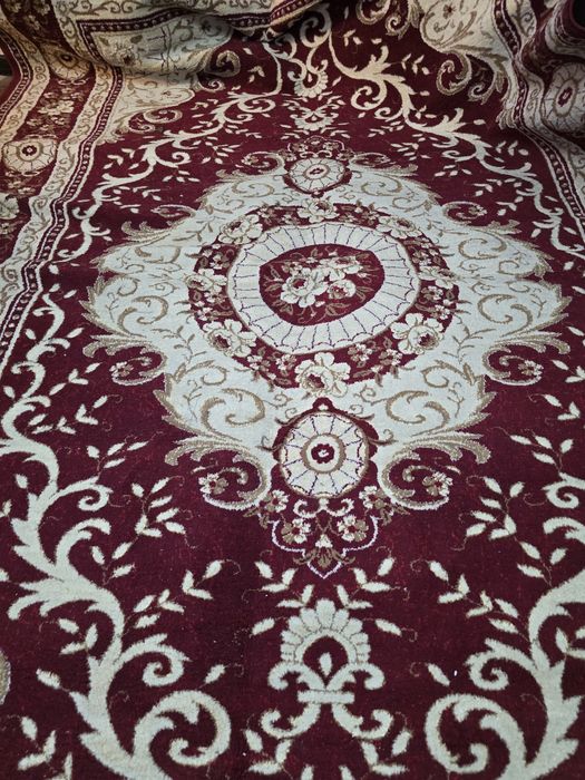 Продам ковры напольные