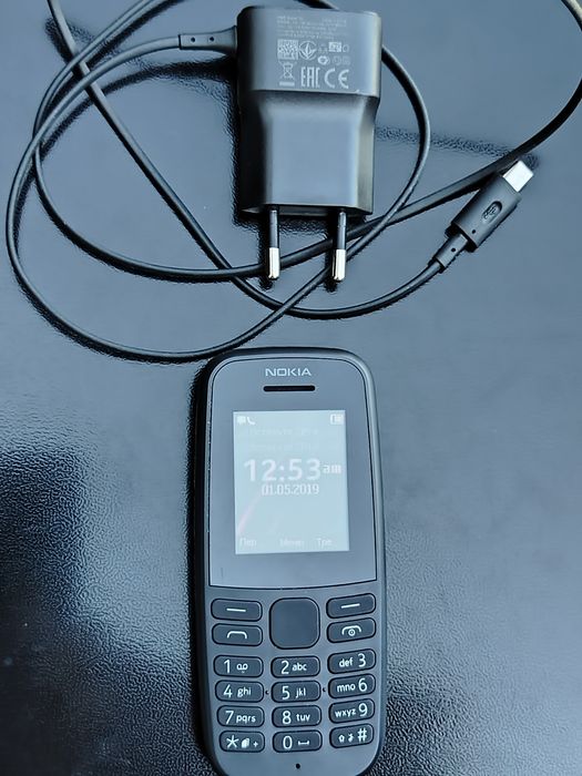 Простой кнопочный телефон Nokia 105