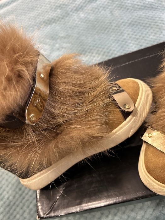 Обувки с естествен косъм