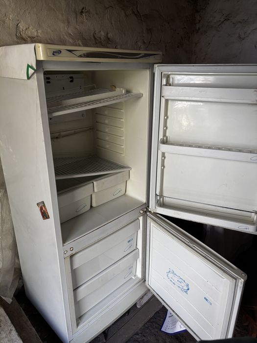 Холодильник рабочий за 10к