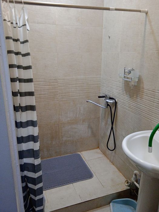 Сдается 2х комнатная квартира рядом рынок кадышева Яшнабадский район