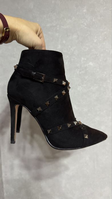 Продам ботильоны замшевые по LV