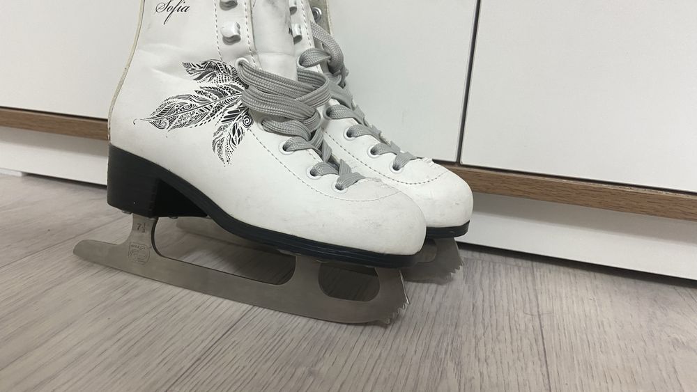 Продам коньки для девочек