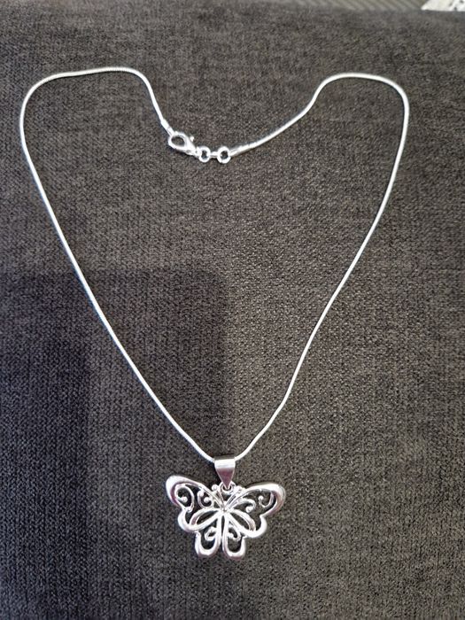 Сребърно колие с висулка