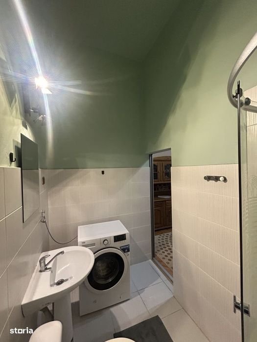 Apartament 3 camere, zona semi-centrala, 15 minute de centru