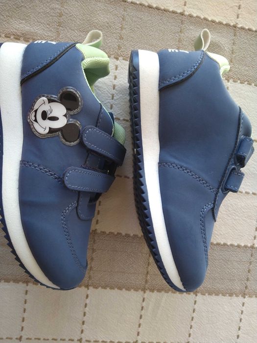 Нови маратонки Disney