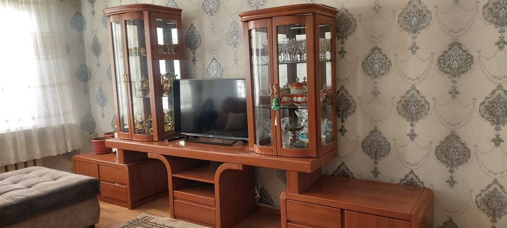 Продам сервант в хорошем состоянии