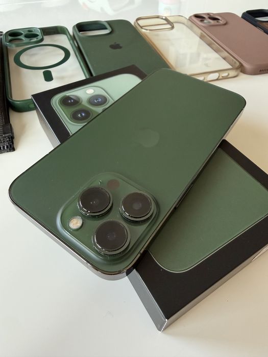 Iphone 13 PRO GREEN 128 GB със 6 кейса