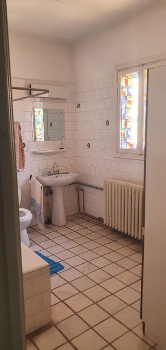 Inchiriez apartament in vila/ curte /