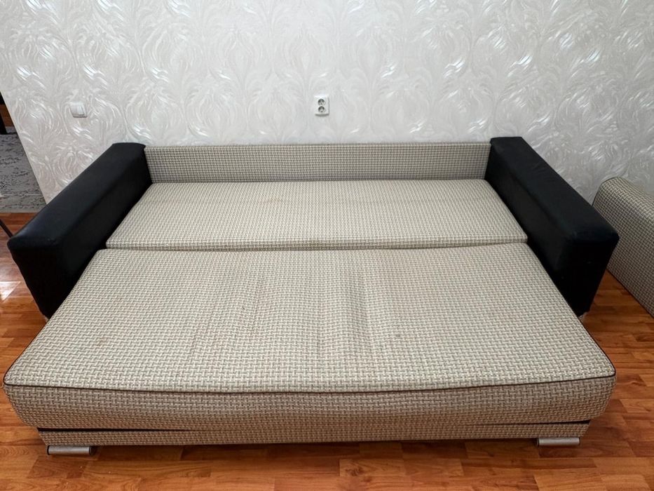 Раскладывающийся диван, б/у, всё работает