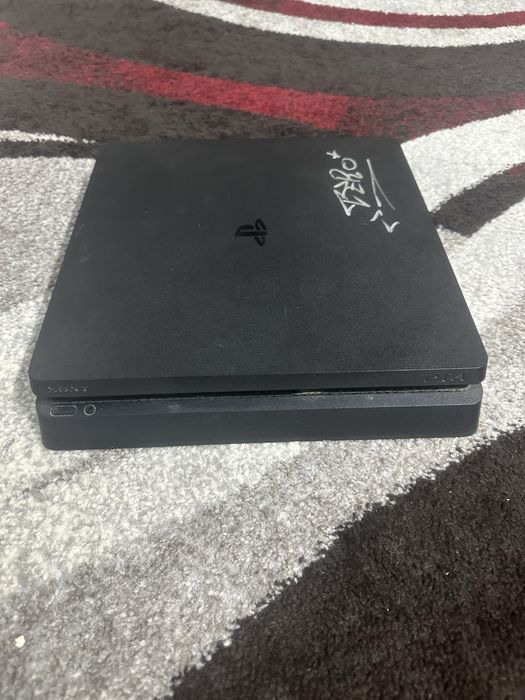 Vand PS 4 slim .