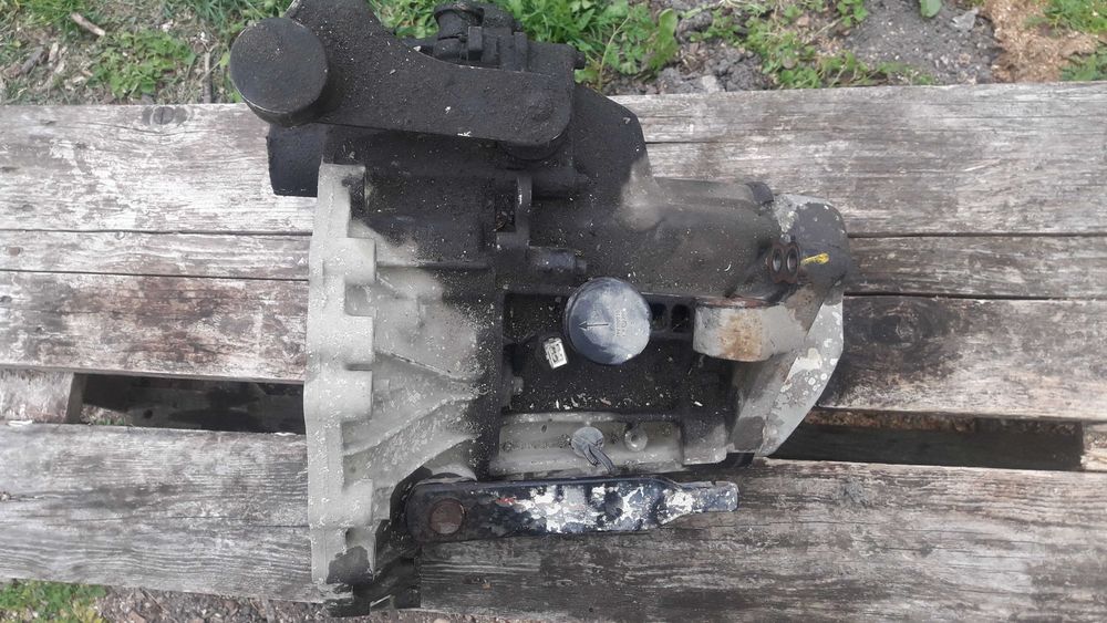 Продавам Ровър 200 1.4 16V пр.1999г. на части -няма катализатор