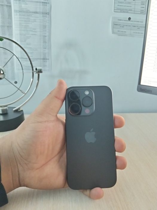 Продам Iphone 15 pro с коробкой
