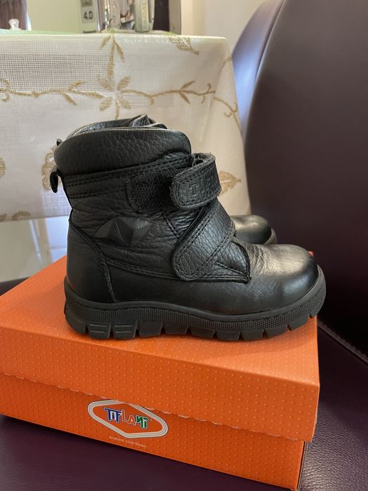 Продам детскую обувь