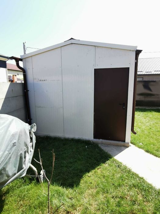 Garaj cu totul din structura metalica usoara + panouri izolate