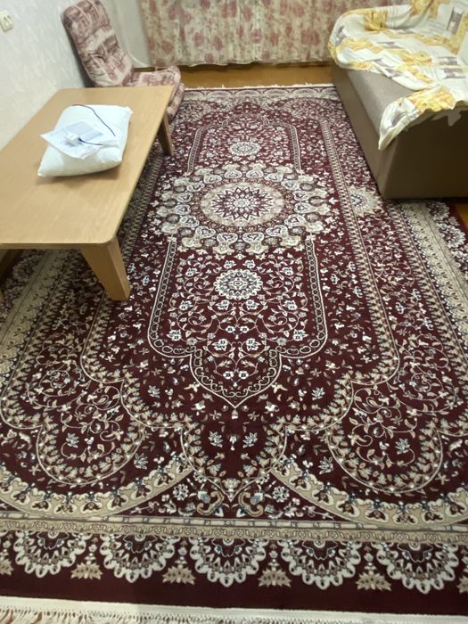 Продам диван и ковер и стол