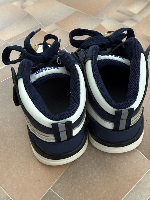 Детские кроссовки 24 размер